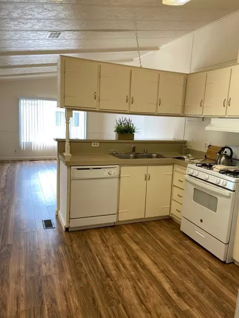 900 Henderson Ave, Sunnyvale, CA 94086