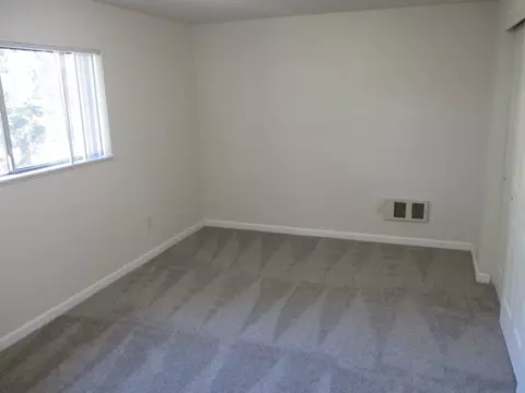 1229 NE Hogan Pl, Gresham, OR 97030 photo 3