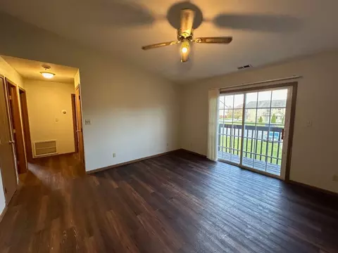 880 886894 Regent Dr, Dekalb, IL 60115