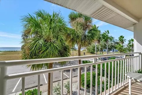 611 Destiny Dr, Ruskin, FL 33570