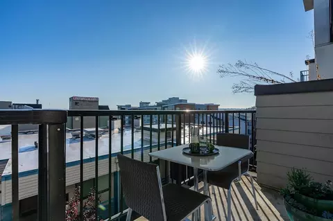 3266 SW Avalon Way, Seattle, WA 98126