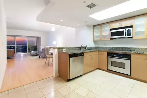 13700 Marina Pointe Dr, Marina Del Rey, CA 90292