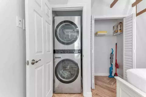 601 Lyndhurst St, Dunedin, FL 34698