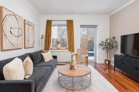 200 E 11th St, New York, NY 10003
