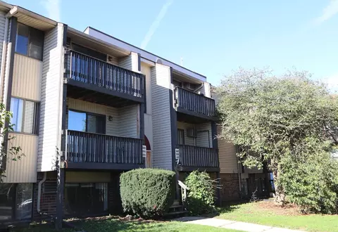 2410 W Willow St, Lansing, MI 48917
