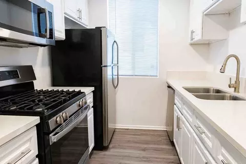 7057 Lanewood Ave, Los Angeles, CA 90028