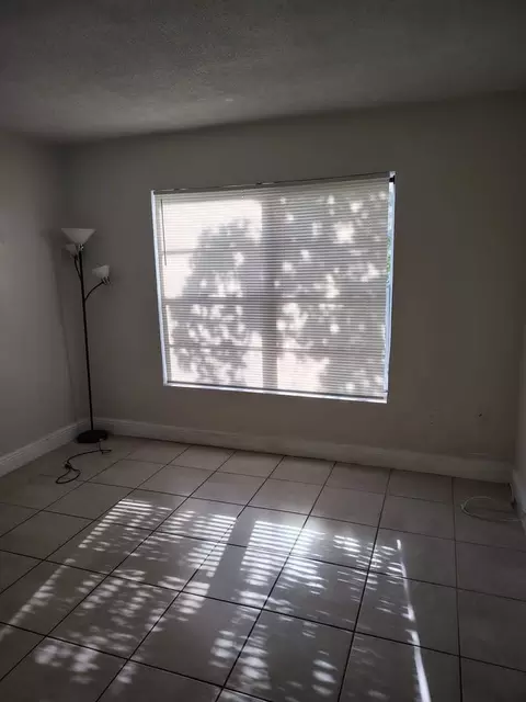 790 NE 128th St, North Miami, FL 33161
