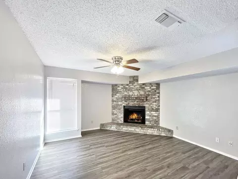 241216 Windy Pine Ln, Arlington, TX 76015 photo 2