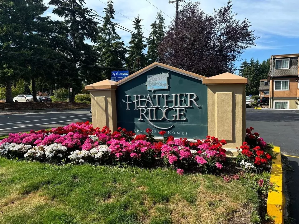 20427 68th Ave W, Lynnwood, WA 98036 photo 1