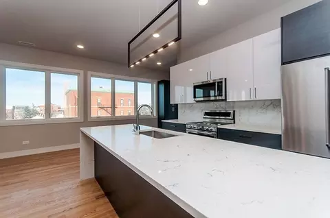 1639 W Grand Ave, Chicago, IL 60622
