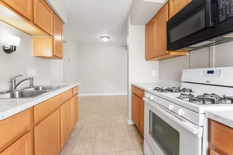24563 Kelly Rd, Eastpointe, MI 48021 photo 2