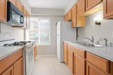 24563 Kelly Rd, Eastpointe, MI 48021 photo 3