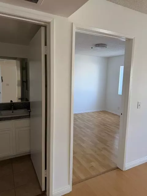 521 S Manhattan Pl, Los Angeles, CA 90020 photo 23
