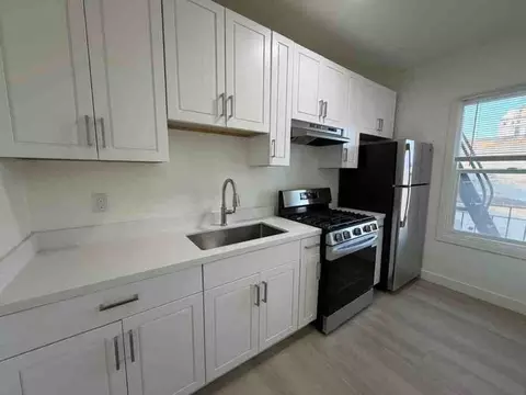 71 10th St, Oakland, CA 94607