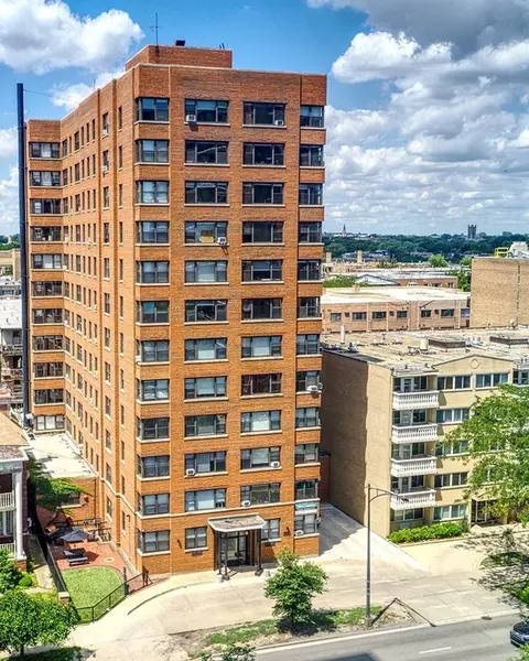 5858 N Sheridan Rd, Chicago, IL 60660
