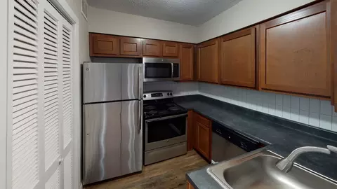 3740 Warwick Blvd, Kansas City, MO 64111