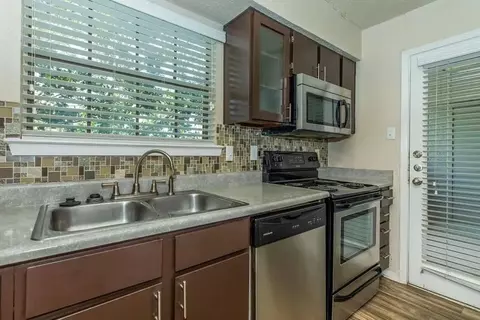812 Brown Blvd, Arlington, TX 76011 photo 2