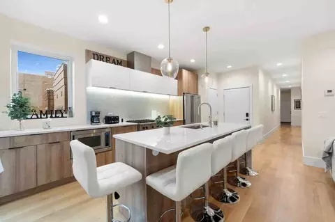 2110 W Washington Blvd, Chicago, IL 60612