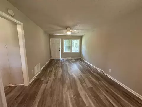Dove Cir, Clemson, SC 29631