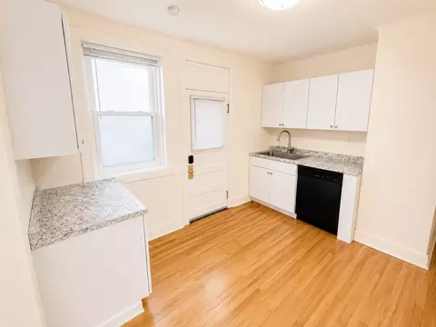 837 W 33rd Pl, Chicago, IL 60608