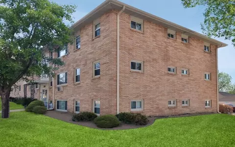 1210 121020 Cambridge St, Hopkins, MN 55343