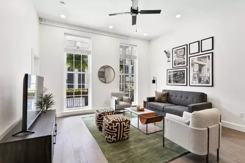 Carondelet St, New Orleans, LA 70130