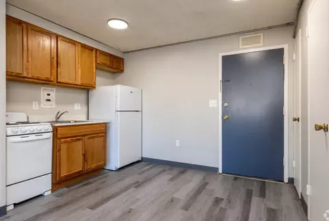 728 N Jennings Rd, Independence, MO 64056