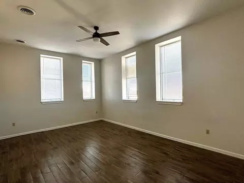 100 W High St, Topton, PA 19562