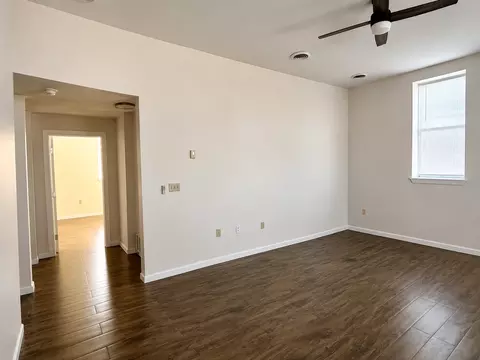 100 W High St, Topton, PA 19562