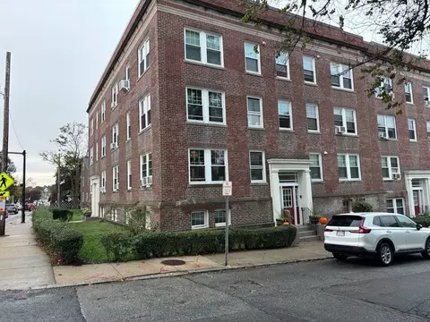 208 Main St, Medford, MA 02155