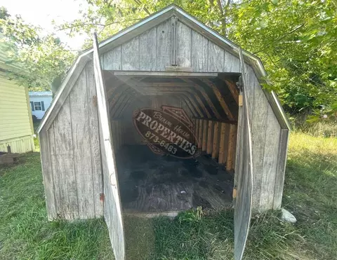 236 Oak St, Oakland, ME 04963