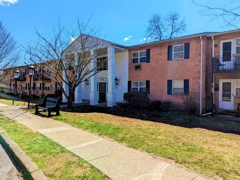 2150 21702 Gateway Ter, Easton, PA 18045