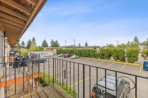 16124 SE Alder St, Portland, OR 97233