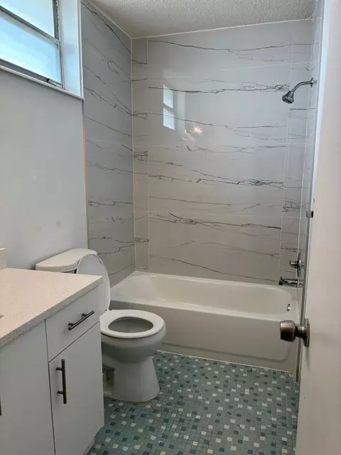 1420 SE 3rd St, Deerfield Beach, FL 33441