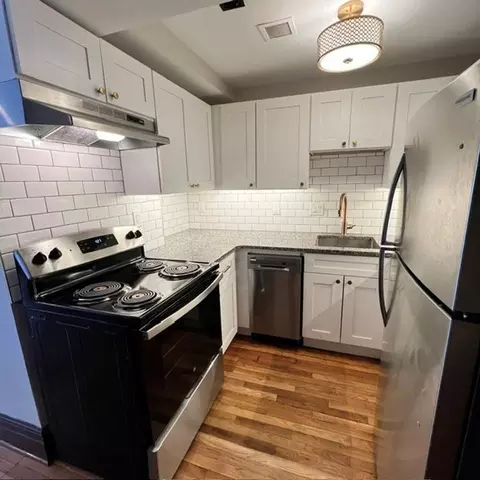 14 Charlotte St, Detroit, MI 48201