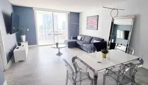 1 NW 12th St, Miami, FL 33136