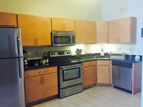 10 Manomet St, New Bedford, MA 02746