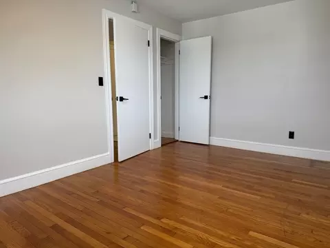 24 Pine St, Pawtucket, RI 02860 photo 5