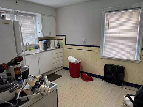 24 Pine St, Pawtucket, RI 02860