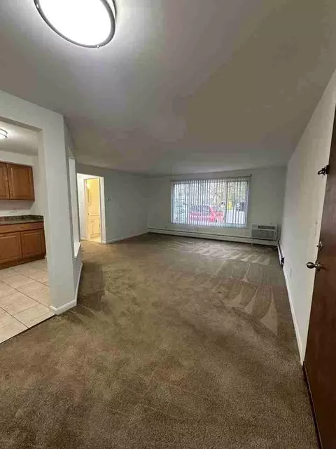 28721 Jefferson Ave, Saint Clair Shores, MI 48081