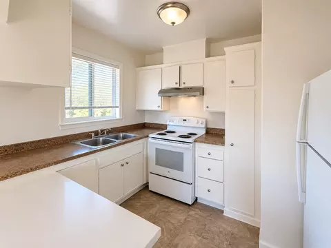 10192 Park Cir E, Cupertino, CA 95014 photo 3