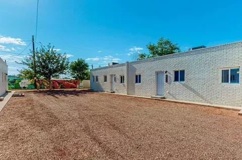2443 De Vita Rd SW, Albuquerque, NM 87105