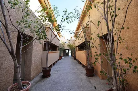 11045 La Maida St, Los Angeles, CA 91601