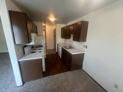 2908 NE 12th St, Renton, WA 98056