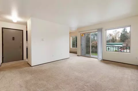 2908 NE 12th St, Renton, WA 98056