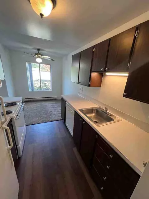 2908 NE 12th St, Renton, WA 98056