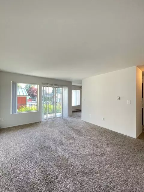2908 NE 12th St, Renton, WA 98056