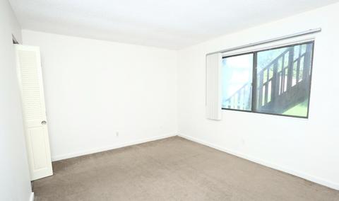 2486 N Harbor Dr, Bay City, MI 48706