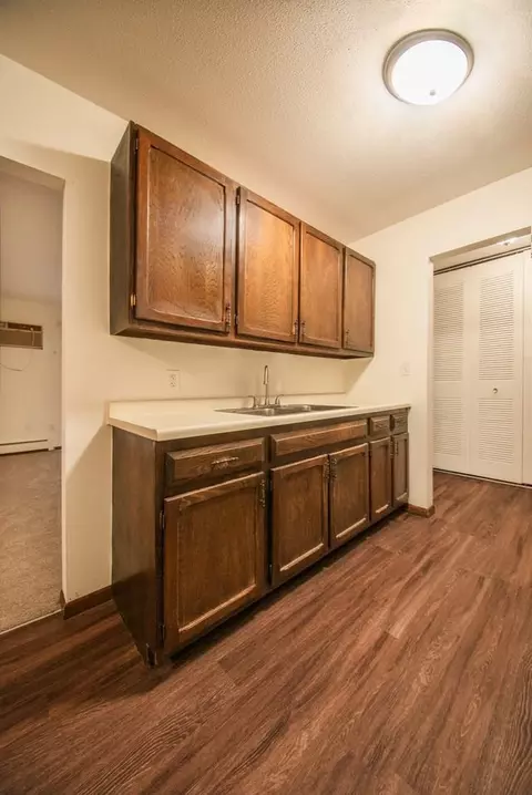 8150 W River Rd, Brooklyn Park, MN 55444