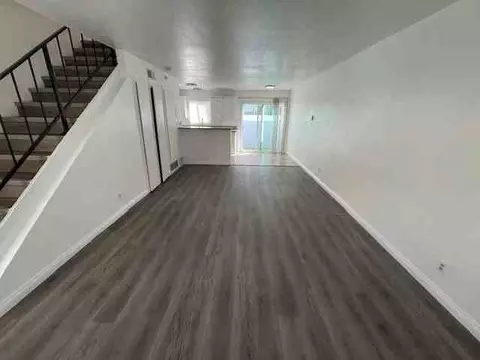 1124 W Stoneridge Ct, Ontario, CA 91762